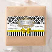 白黒のストライプなダマスク織の黄色のパーティーのワインのラベル ラベル (インサイチュ)