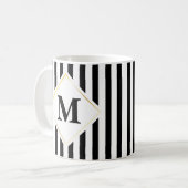 白黒のストライプなモノグラム コーヒーマグカップ (正面左)