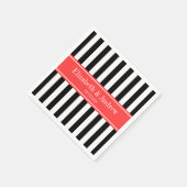 白黒のストライプな珊瑚の赤いリボンの名前のモノグラム スタンダードカクテルナプキン (角)