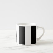 白黒のストライプパターンストライプの、線 エスプレッソカップ (右)