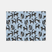 白黒のタキシード猫ブルー フリースブランケット (正面(横))