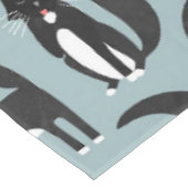 白黒のタキシード猫 テーブルクロス (アングル)