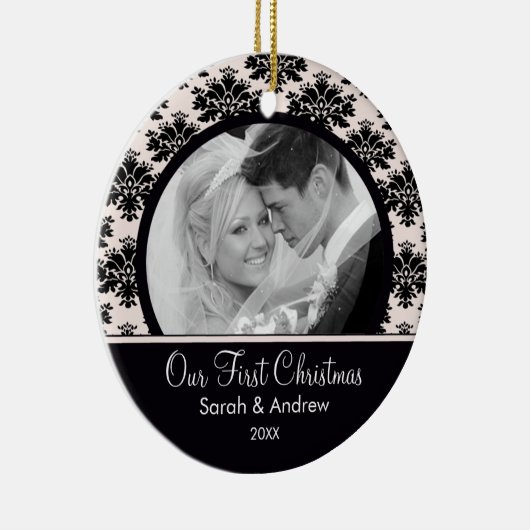 白黒のダマスク織の写真の初めてのクリスマスのオーナメント セラミックオーナメント (右)