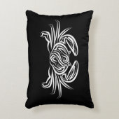 白黒のトライバルカニ アクセントクッション (正面(垂直))