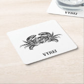 白黒のトライバルカニ スクエアペーパーコースター (アングル)