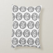 白黒のトライバルフクロウ アクセントクッション (裏面(縦))