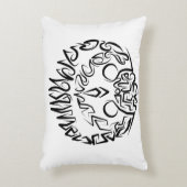 白黒のトライバルフクロウ アクセントクッション (正面(垂直))