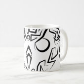 白黒のトライバルフクロウ コーヒーマグカップ (正面右)