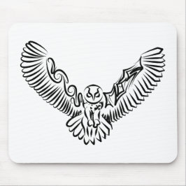 白黒のトライバル飛んでいるフクロウ マウスパッド