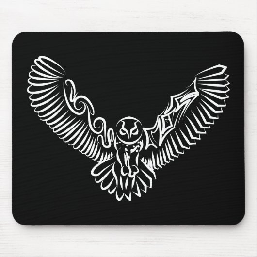 白黒のトライバル飛んでいるフクロウ マウスパッド (正面)