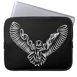 白黒のトライバル飛んでいるフクロウ ラップトップスリーブ