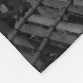 白黒のトレッスル橋 フリースブランケット (角)