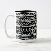 白黒のドードルパターンの行 ツートーンマグカップ (左)