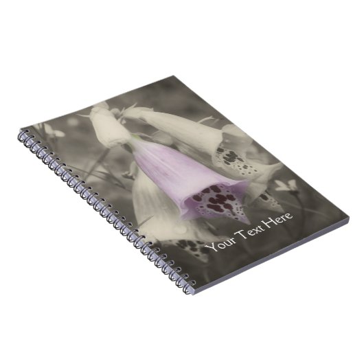白黒のノートブックにピンクの花花花花入 ノートブック (右側)