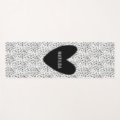 白黒のハート付きスポットパーソナライズされた ヨガマット (正面(横))