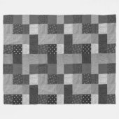 白黒のパッチワークの四角いヴィンテージ フリースブランケット (正面(横))