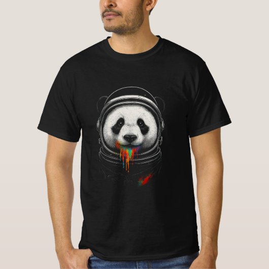 白黒のパンダの熊が宇宙服を着ている Tシャツ (正面)