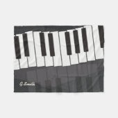 白黒のピアノキーボード名を追加 フリースブランケット (正面(横))