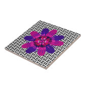 白黒のピンクと紫の花 タイル (側面)