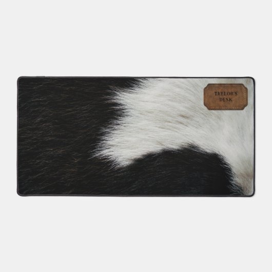 白黒のフェイク牛の毛と革 デスクマット (正面)