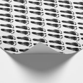 白黒のベビー足跡 ラッピングペーパー (角)