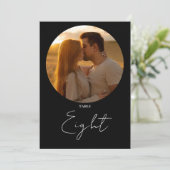 白黒のミニマリストのスクリプトテーブル番号 招待状 (スタンド正面)