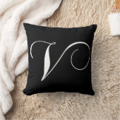 白黒のモノグラムVの枕 クッション (ブランケット)