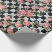 白黒のヴィンテージのピンクのバラ ラッピングペーパー (角)