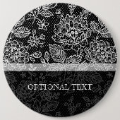 白黒のヴィンテージ華美フローラレースパターン 缶バッジ (正面)