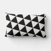 白黒の三角形のジオメトリパターン ランバークッション (裏面)