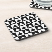 白黒の三角形の幾何形状パターン コースター (左側)