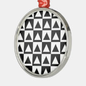 白黒の三角形の幾何形状パターン メタルオーナメント (左)