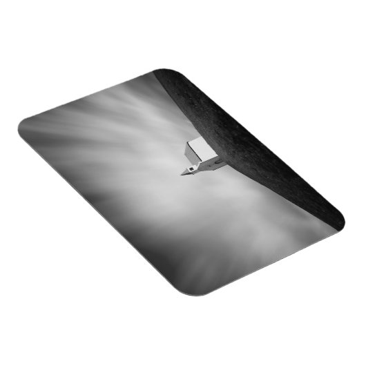 白黒の丘の上の教会 マグネット (右側)