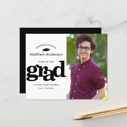 白黒の予算内の写真の卒業式への招待 (正面/裏面インサイチュ)