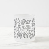 白黒の人間モダン解剖図のスケッチパターン フロストグラスマグカップ (中央)