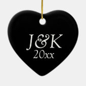白黒の個人用ハート モノグラムの セラミックオーナメント (裏面)