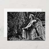 白黒の写真ひざまずき天使 ポストカード (正面/裏面)