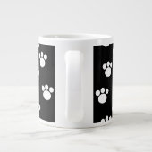 白黒の動物の手の印刷パターン。 ジャンボコーヒーマグカップ (裏面)