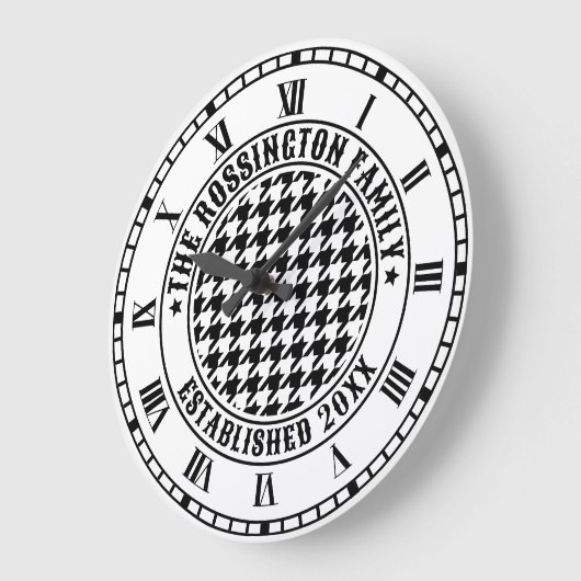 白黒の千鳥格子のファミリ名開始日 ラージ壁時計 (傾斜)