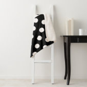 白黒の半色分割の逆水玉模様 シェルパブランケット (インサイチュ)