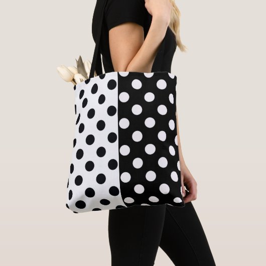 白黒の半色分割の逆水玉模様 トートバッグ (クローズアップ)