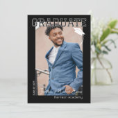 白黒の卒業生縦向きポートレート写真 招待状 (スタンド正面)