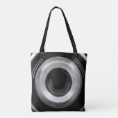 白黒の古いフィルムカメラレンズのクローズアップ トートバッグ (裏面)