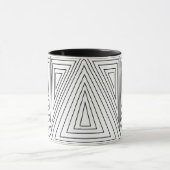白黒の同心三角形パターン マグカップ (中央)