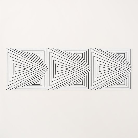 白黒の同心三角形パターン ヨガマット (正面(横))