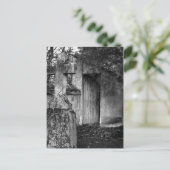 白黒の墓地の小屋 ポストカード (スタンド正面)