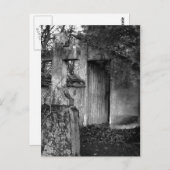 白黒の墓地の小屋 ポストカード (正面/裏面)