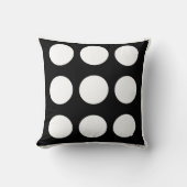 白黒の大水玉模様枕 クッション (正面)