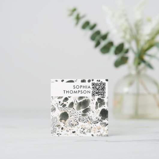 白黒の大理石抽象芸術QRコードソーシャルメディア スクエア名刺 (スタンド正面)