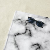 白黒の大理石金ゴールドスパークルフレークMonogram ビーチタオル (インサイチュ)